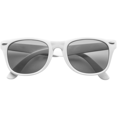 Picture of THE ABBEY - CLASSIC SUNGLASSES in White.